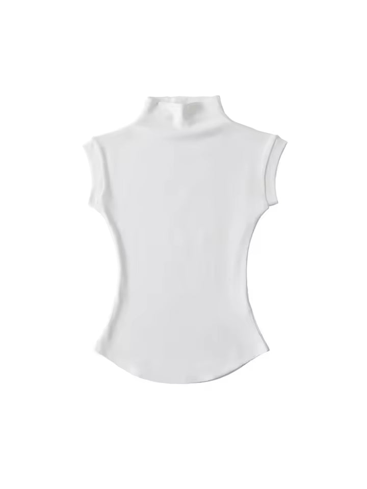 Suggestion



White sleeveless turtleneck top 